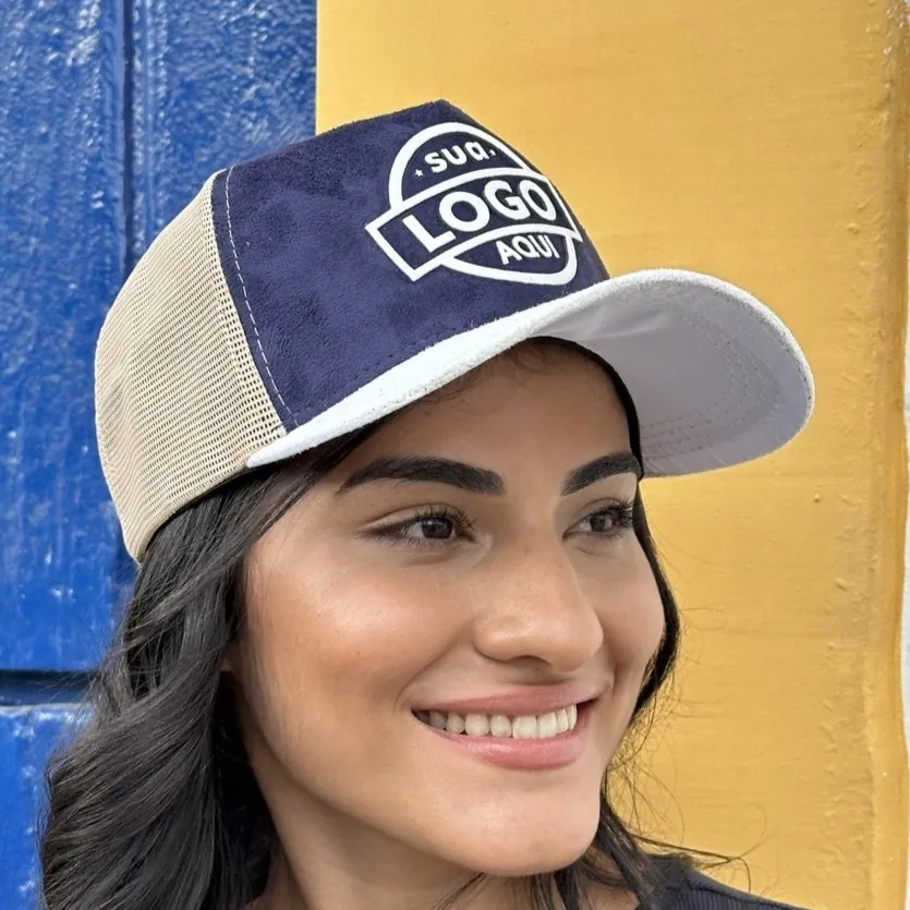 Boné trucker de camurça azul marinho personalizado com logo bordada